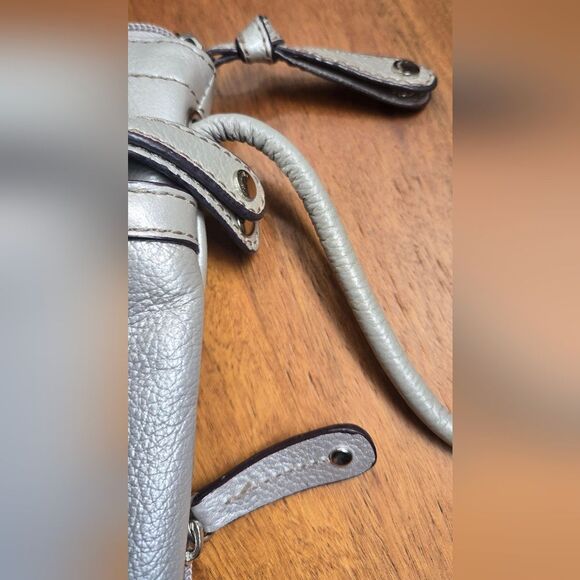 Tignanello Silver Pebbled Italian Leather Crossbody Bag In Excellent Condition. - Picture 7 of 15